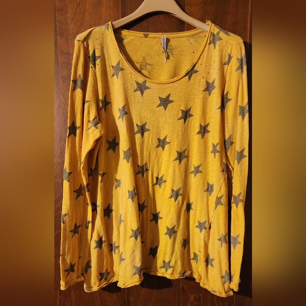 Magnolia Pearl Yellow Star Long Sleeve Tee